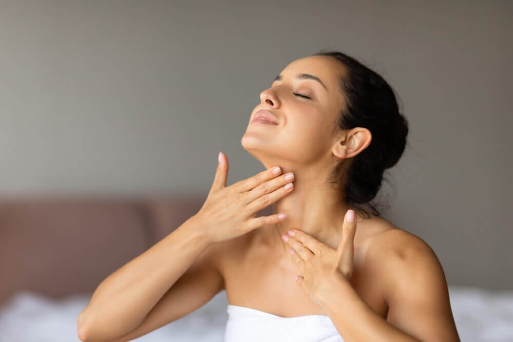 woman applying skincare